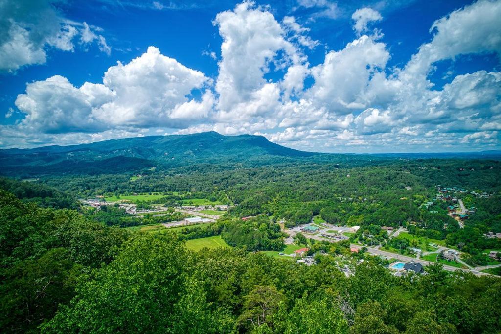 Suite Sensations, Hot Tub, Pool Table, 1089 Free Tickets Each Paid Day, Dollywood And More Пиджен-Фордж Экстерьер фото